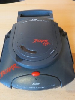 Atari Jaguar mit Jag-CD Atari Jaguar mit Jag-CD